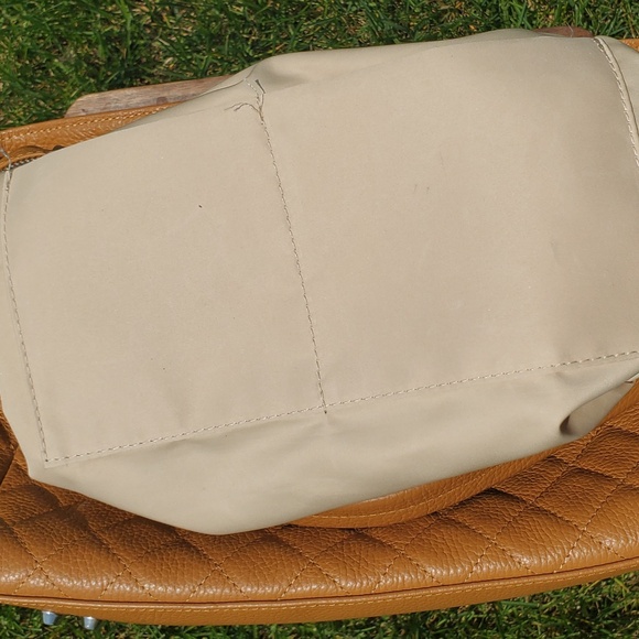 ♻️DONATED ♻️ Ron White  Quilted Hand Bag (with Crossbody option) - Picture 12 of 15